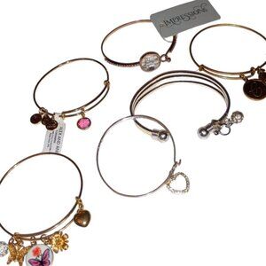 🏖️ 6 Bracelets w Charms Gift Giving or Resellers + Gift Bag